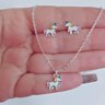 02 conjunto folheado a prata colar e brinco unicornio