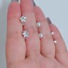 02 brinco argola folheado a prata com zirconia estrela perola e ponto de luz