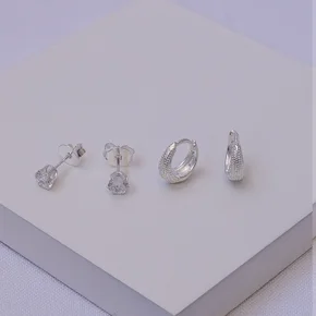 01 dupla de brincos folheado a prata argola e zirconia