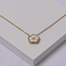 01 colar aco inox dourado com pingente flor madreperola