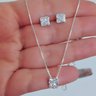 02 conjunto folheado a prata brinco e colar zirconia quadrada