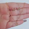 02 conjunto infantil brinco e colar borboleta folheado a ouro com zirconias