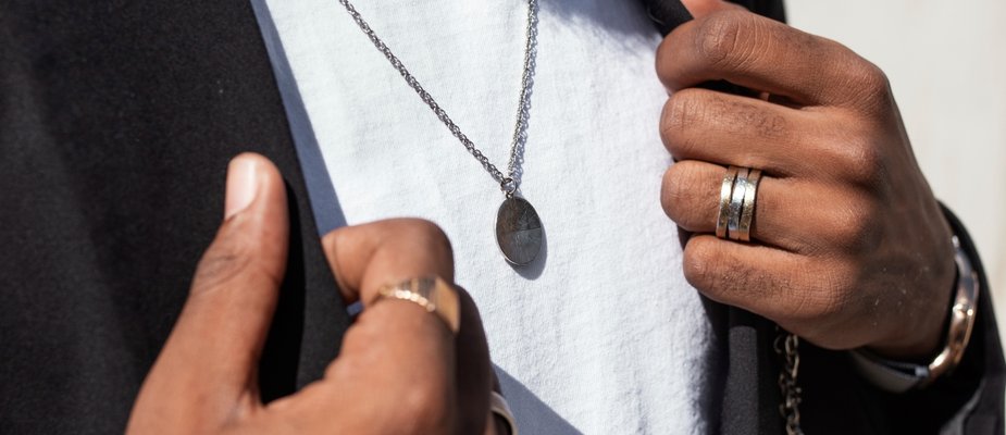 Semijoias Masculinas: Estilo e Sofisticação para Eles Semijoias Masculinas: Estilo e Sofisticação para Eles