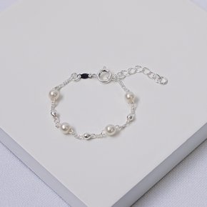 01 pulseira infantil baby com perolas folheada a prata hipoalergenica