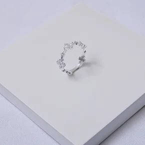 01 anel folheado a prata flores com zirconia