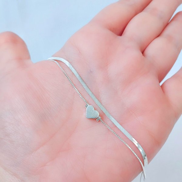 01 pulseira dupla feminina folheada a prata com coracao