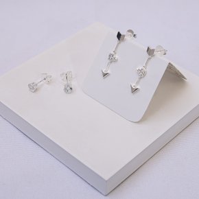 01 dupla de brincos folheado a prata zirconia e flecha pendente com coracao