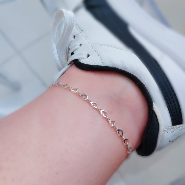 02 tornozeleira folheada a prata coracoes vazados delicada