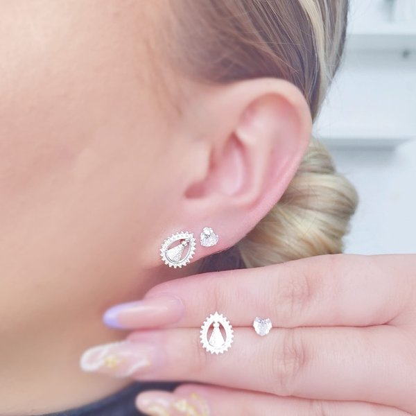 03 brinco folheado a prata nossa senhora e coracao zirconia
